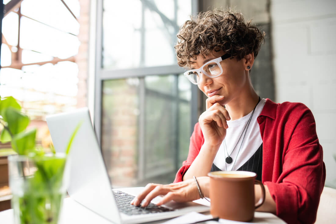 Woman on her laptop testing a new donor management software